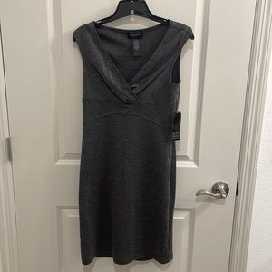 ALYN PAIGE is a M business dress V- neck Grey, no sleeves, never worn.
